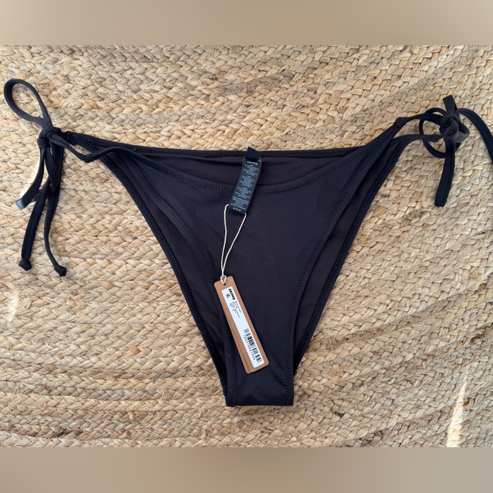 SKIMS SIGNATURE SWIM DIPPED TIE BOTTOM | ONYX